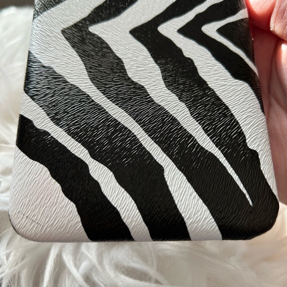 Hard Case Zebra 🦓 Print Wallet - Picture 15 of 16